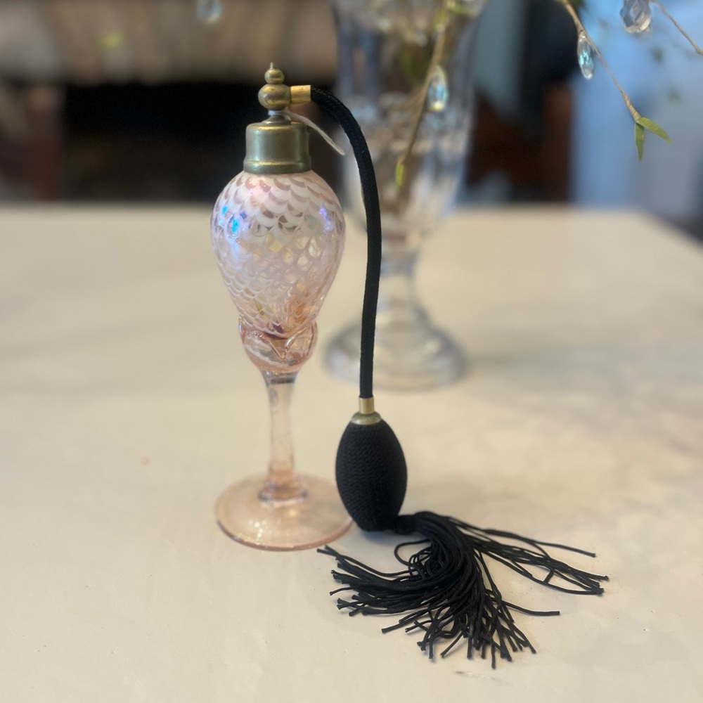 8’’ Elegant Pink Glass Perfume Atomizer, Pulled Tassel